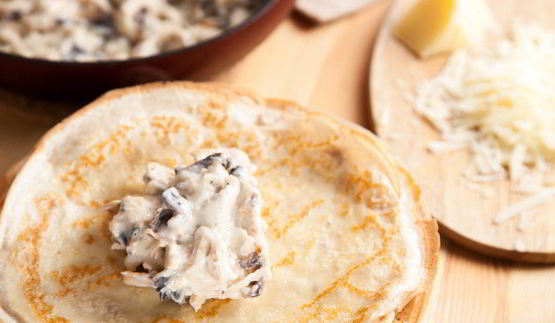 блинные мешочки с жюльеном из курицы и грибов