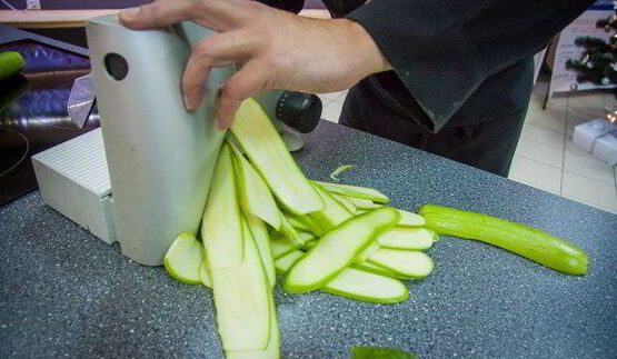 рулетики из цукини с жульеном