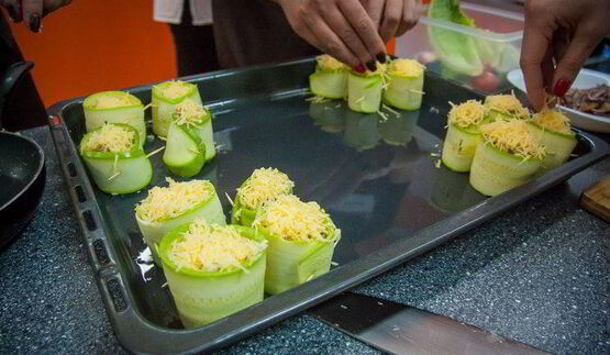 рулетики из цукини с жульеном