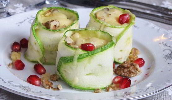 рулетики из цукини с жульеном