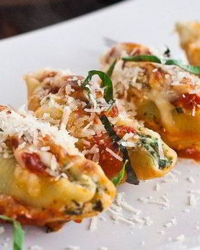 Жульен с курицей в ракушках